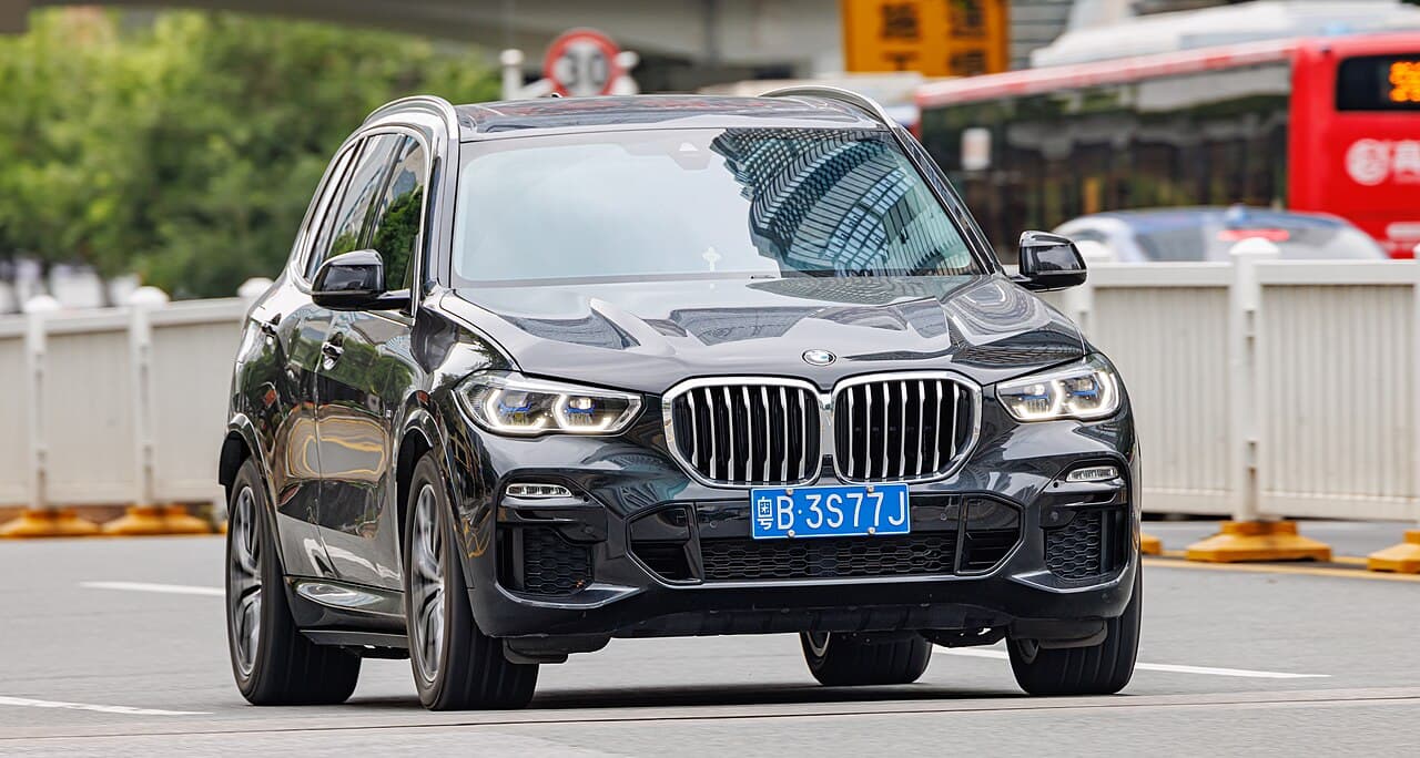 BMW X5 — премиальный кроссовер для горных дорог Кавказа