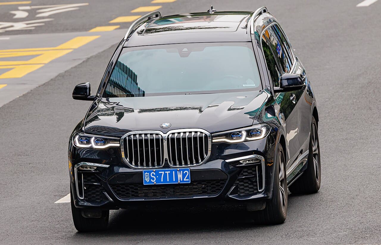 BMW X7 — семиместный люксовый SUV для семейных поездок
