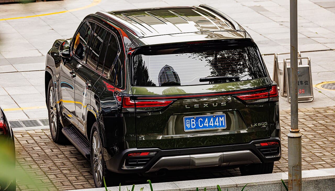 Lexus LX 600 — флагманский внедорожник люкс-класса