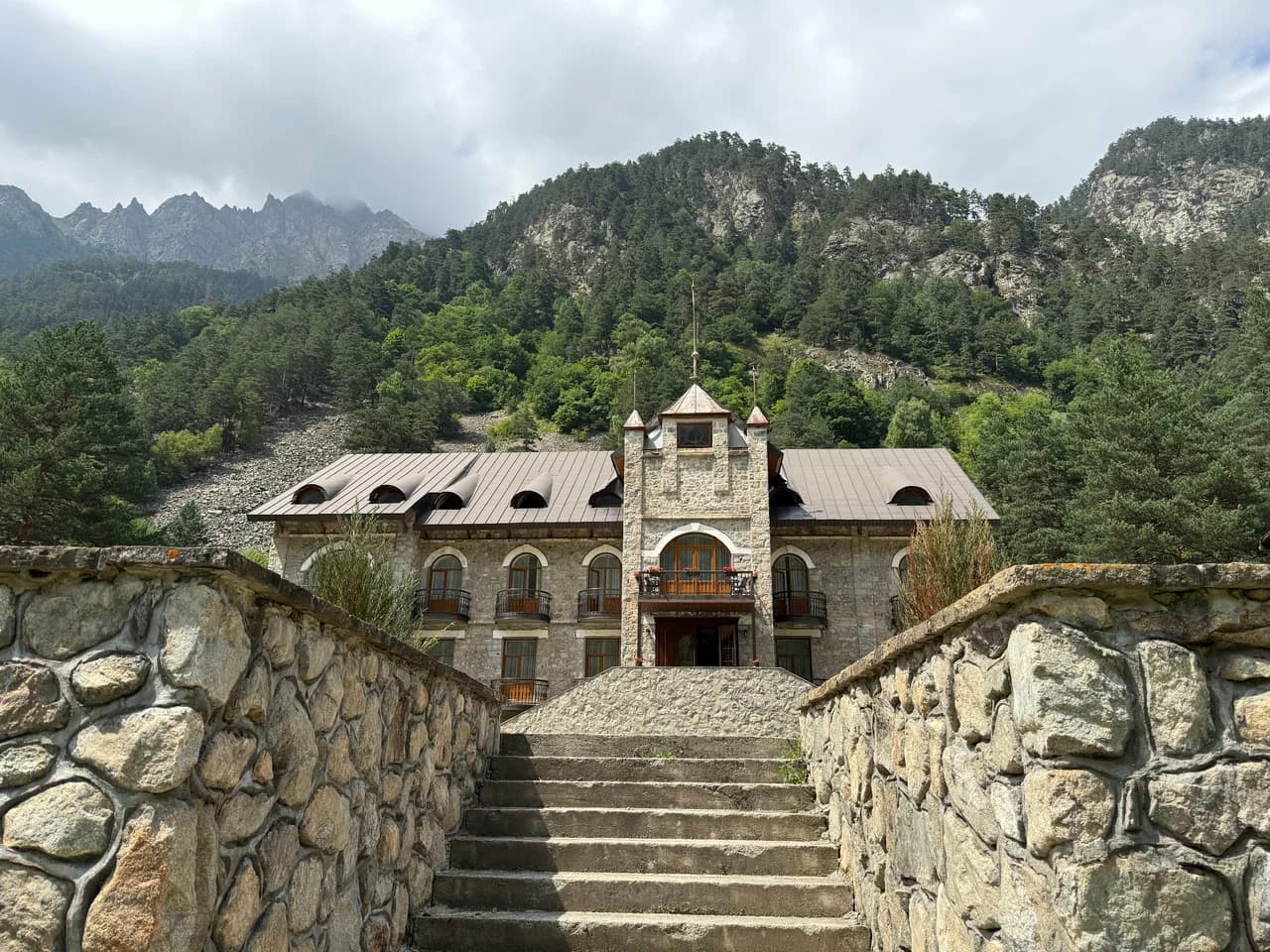 Vladikavkaz — Boutique Hotel Ossetia: трансфер Alania Drive